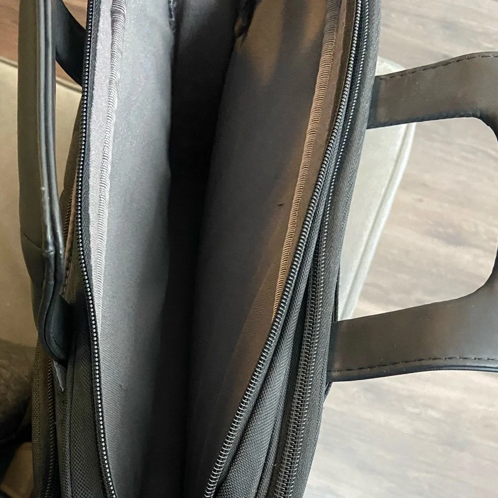 Dell Laptop and Tablet Bag (Black) - Picture 4 of 4